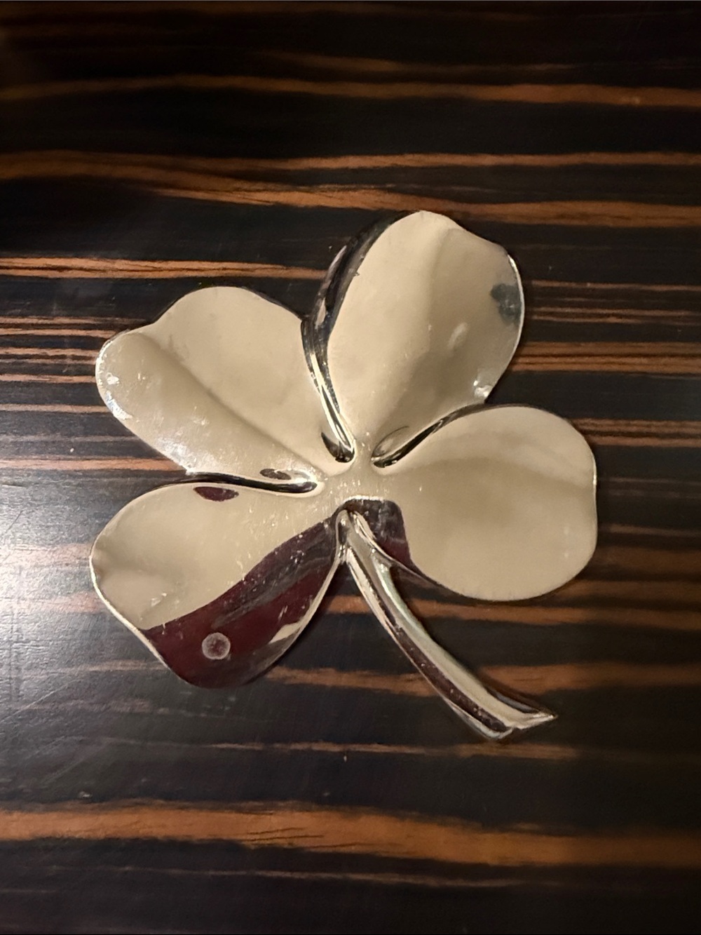 VTG Lucky Silver Four-Leaf Clover paperweight decor Irish